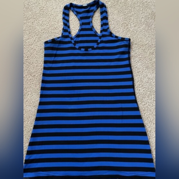 Lululemon (4) Racerback - Picture 2 of 5